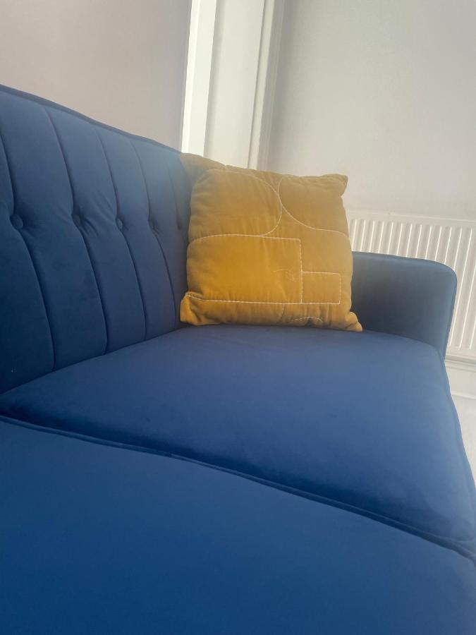 Home Sweet Home In Rg1 With Free Parking Reading Esterno foto