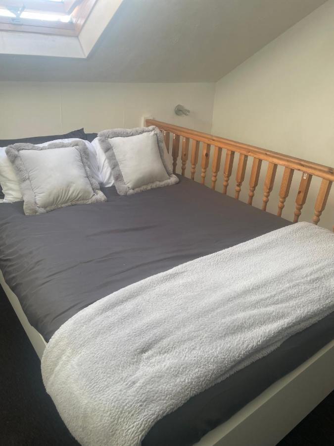 Home Sweet Home In Rg1 With Free Parking Reading Esterno foto