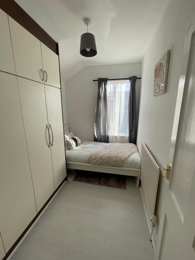 Home Sweet Home In Rg1 With Free Parking Reading Esterno foto