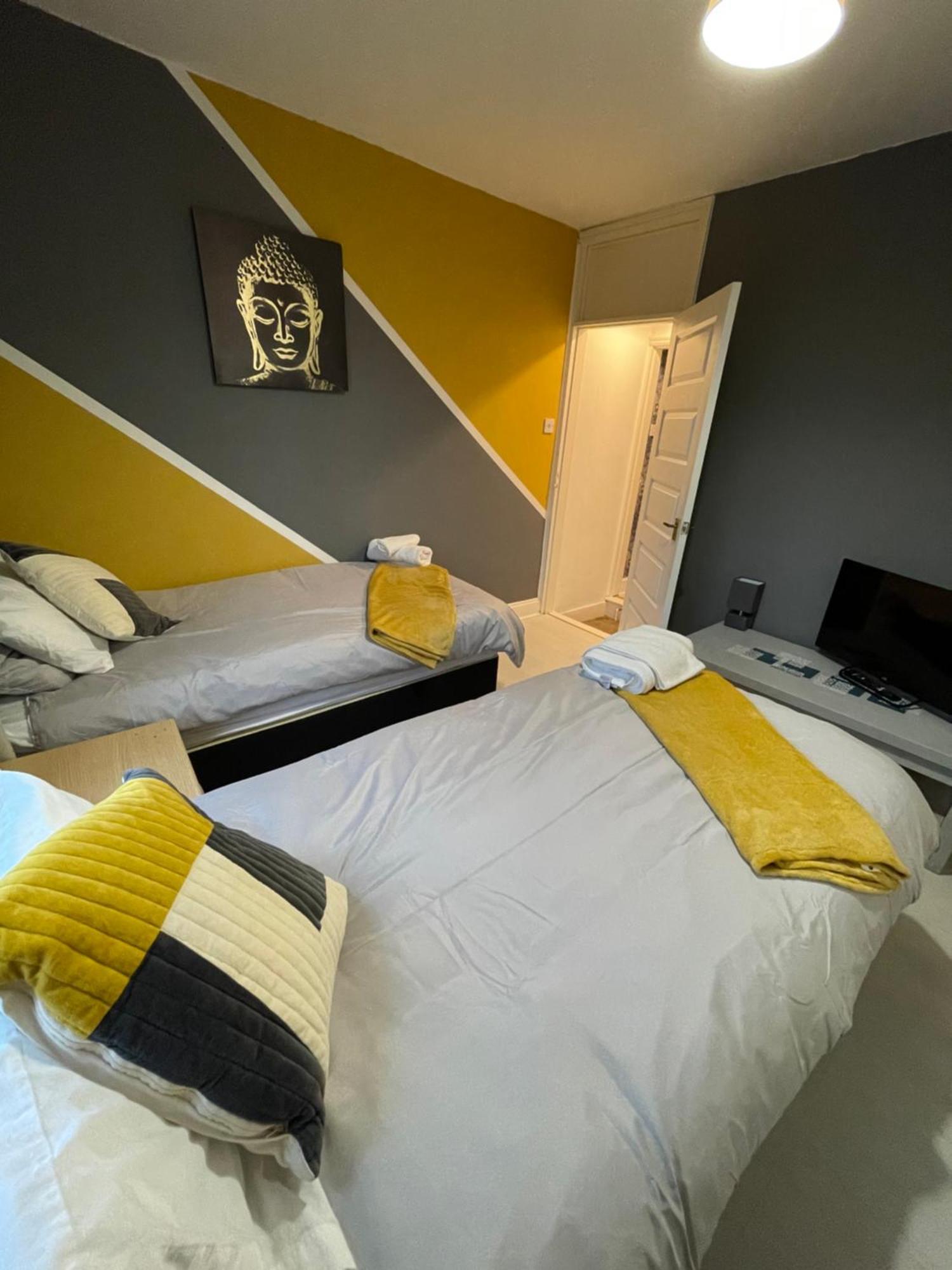 Home Sweet Home In Rg1 With Free Parking Reading Esterno foto