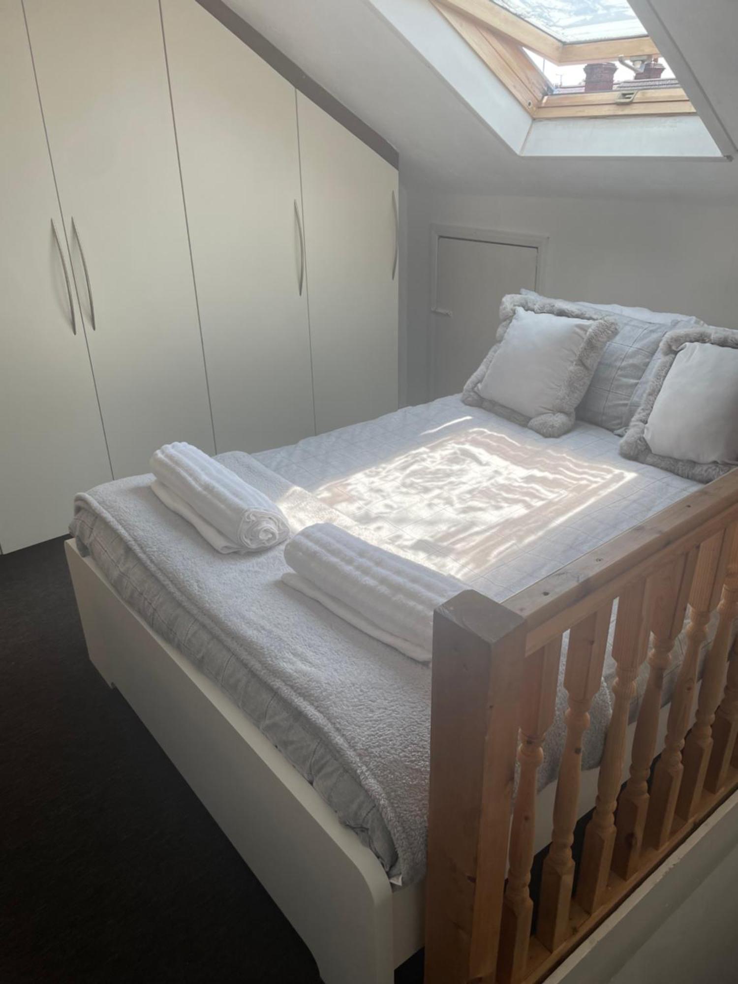 Home Sweet Home In Rg1 With Free Parking Reading Esterno foto