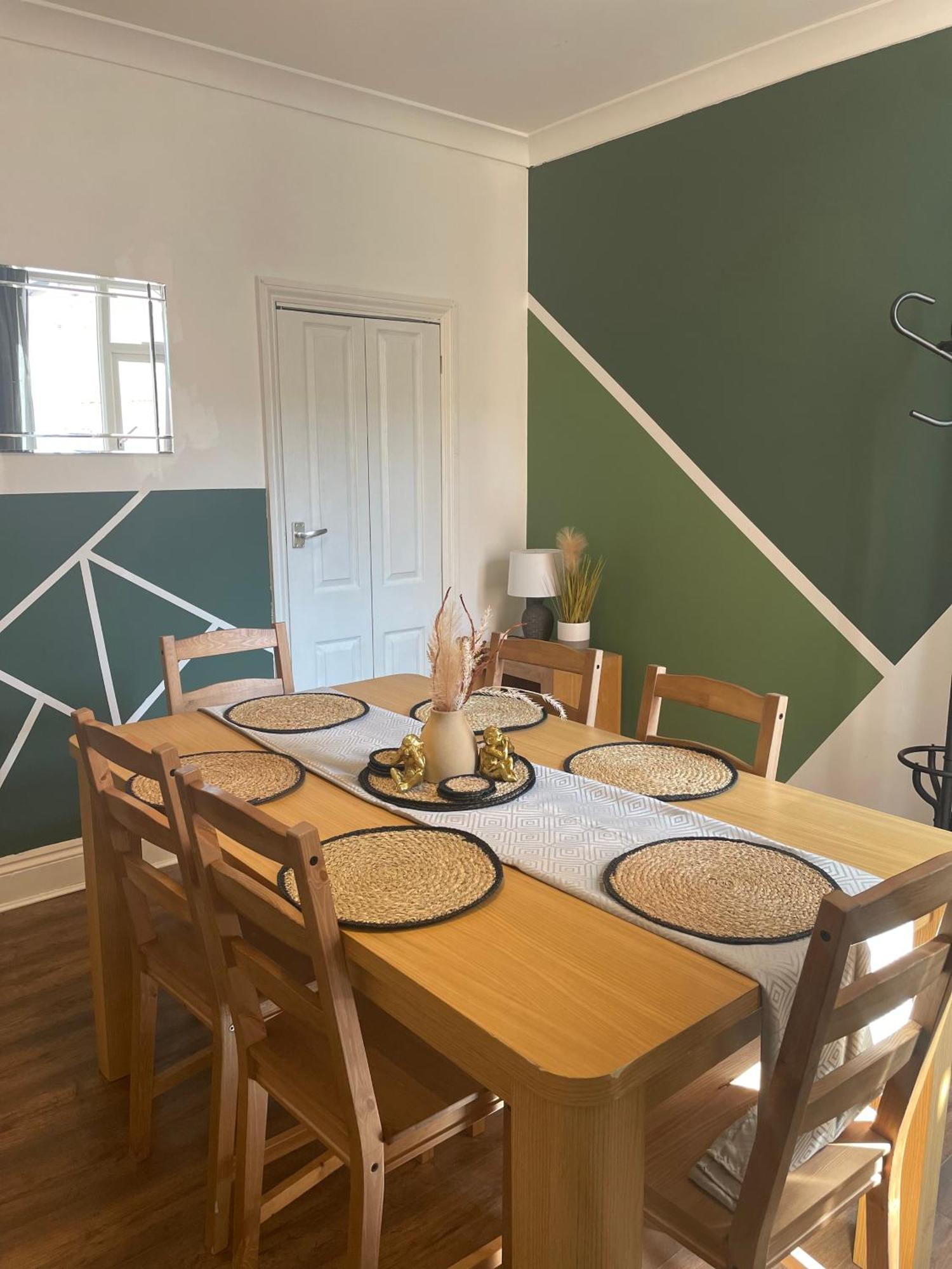 Home Sweet Home In Rg1 With Free Parking Reading Esterno foto