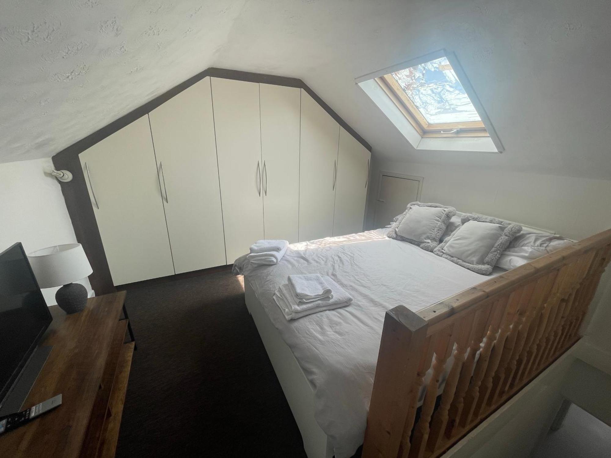 Home Sweet Home In Rg1 With Free Parking Reading Esterno foto