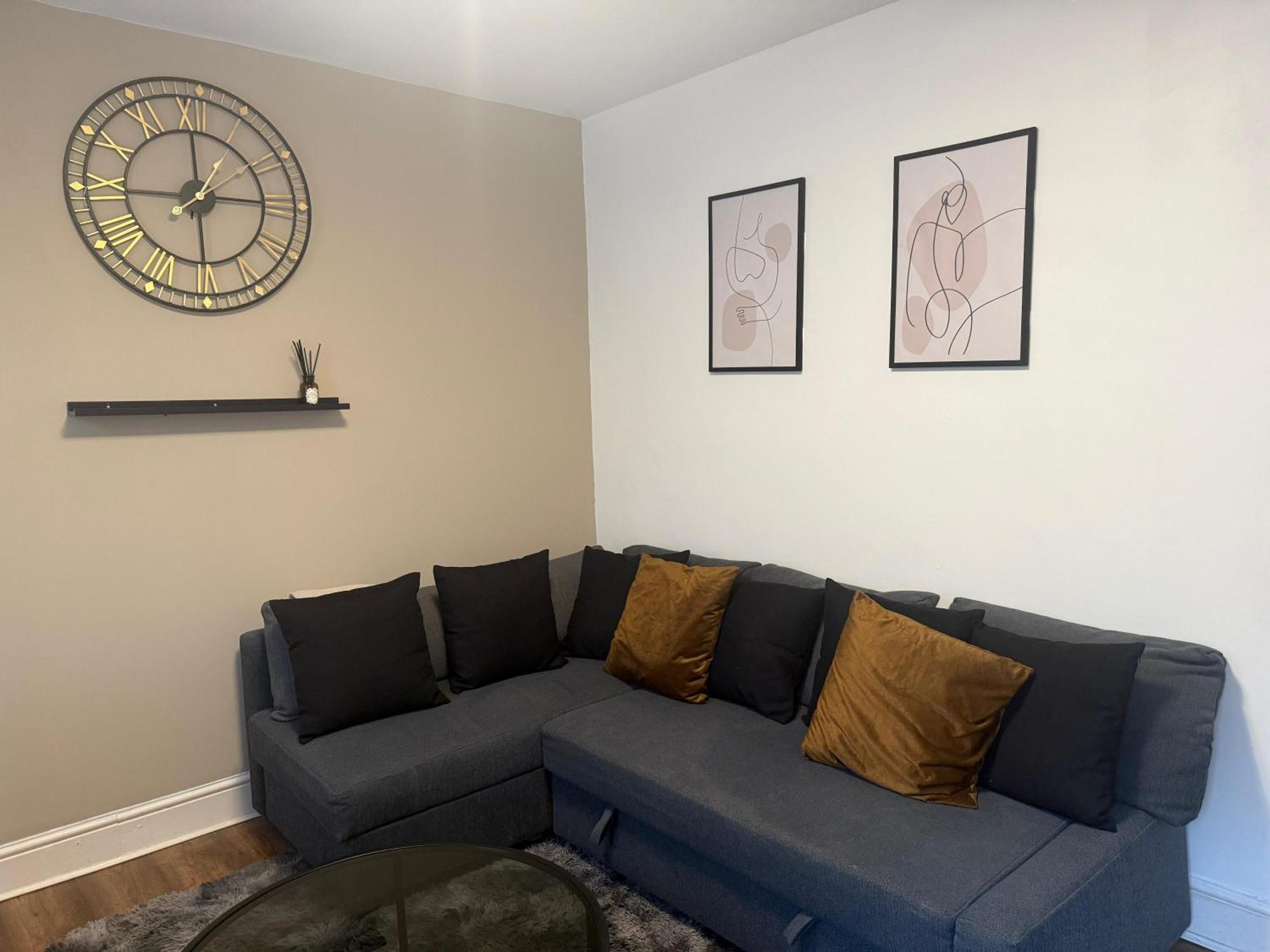 Home Sweet Home In Rg1 With Free Parking Reading Esterno foto